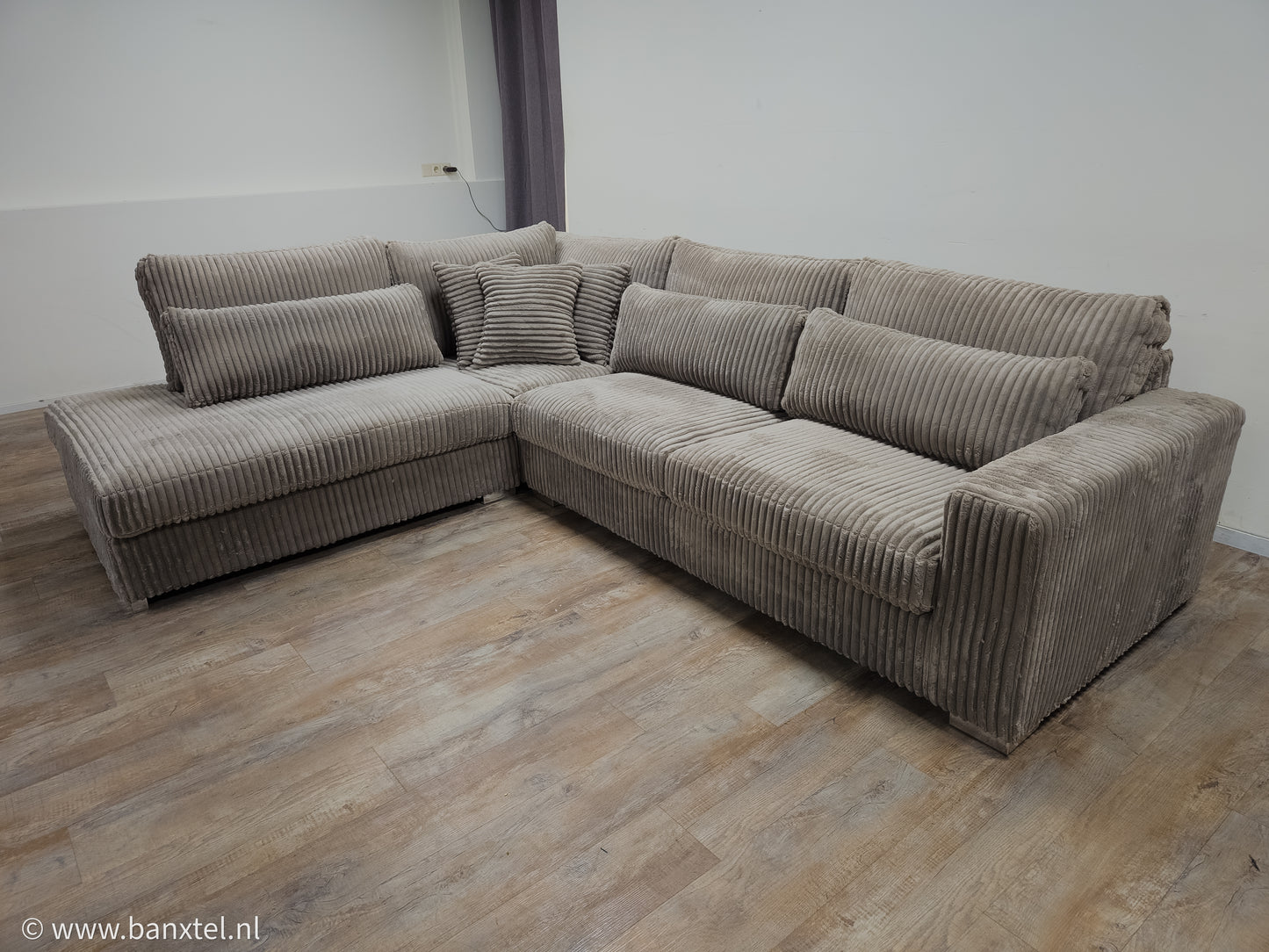 Mega Taupe Fluweel Ribstof Luxe Hoekbank - BanxteL - 2dehandse Bankstellen