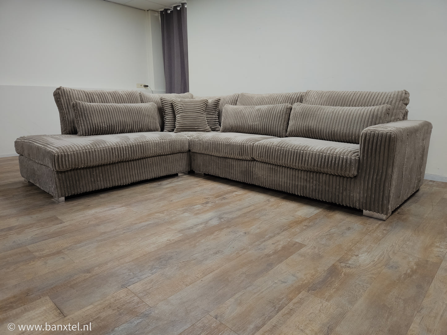 Mega Taupe Fluweel Ribstof Luxe Hoekbank - BanxteL - 2dehandse Bankstellen