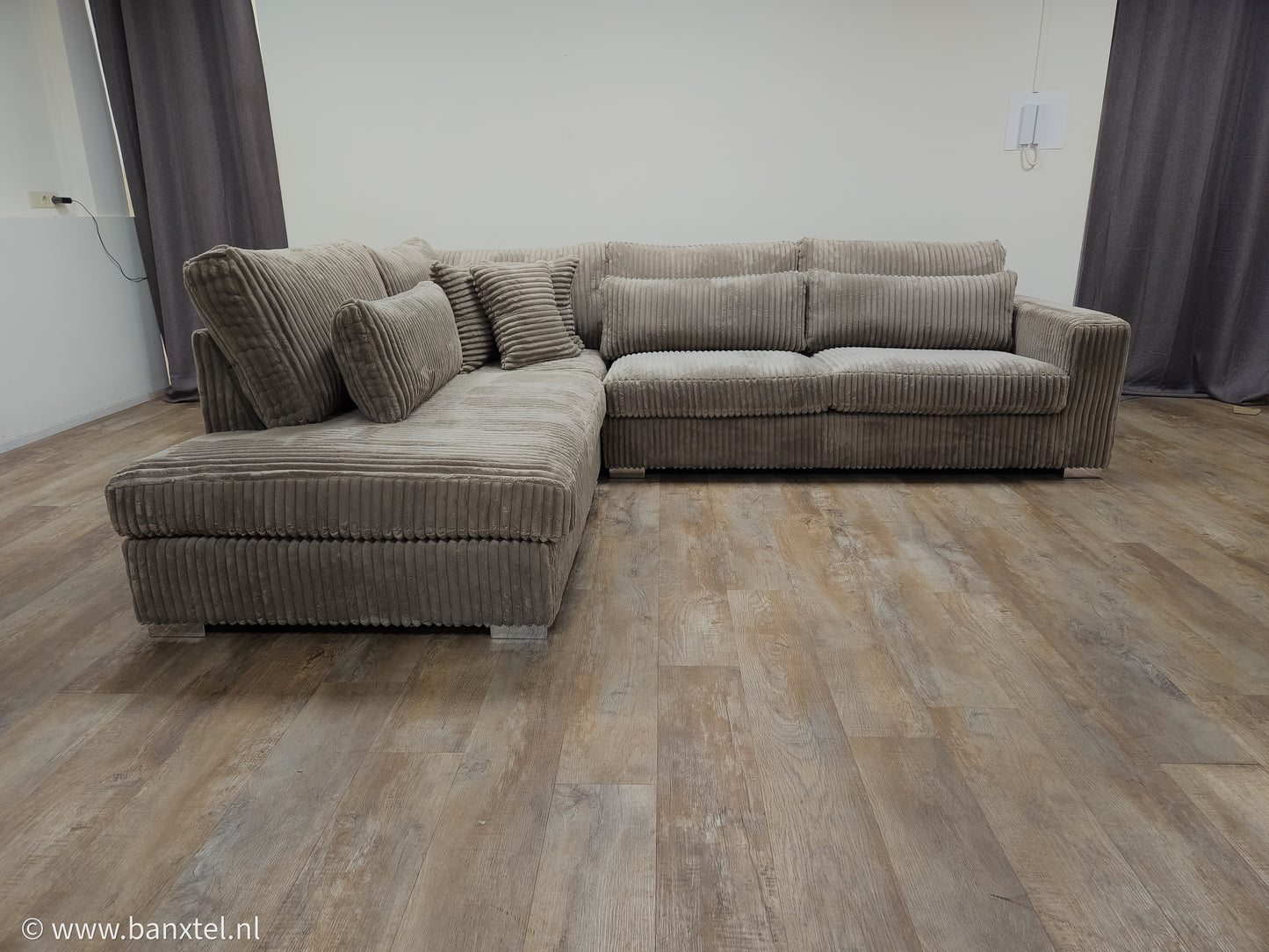 Mega Taupe Fluweel Ribstof Luxe Hoekbank - BanxteL - 2dehandse Bankstellen