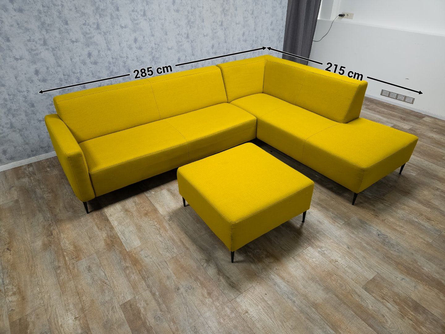 Zeer Mooi GEEL Hoekbank van GOOSSENS met Hocker - BanxteL - 2dehandse Bankstellen