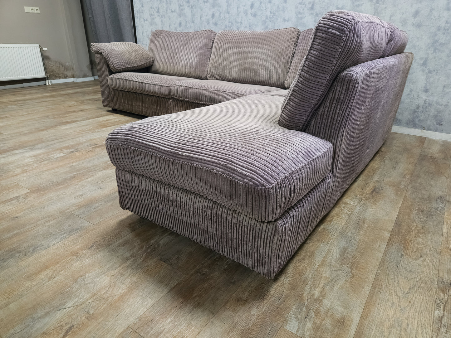 Mooi Taupe Ribstof Hoekbank - BanxteL - 2dehandse Bankstellen
