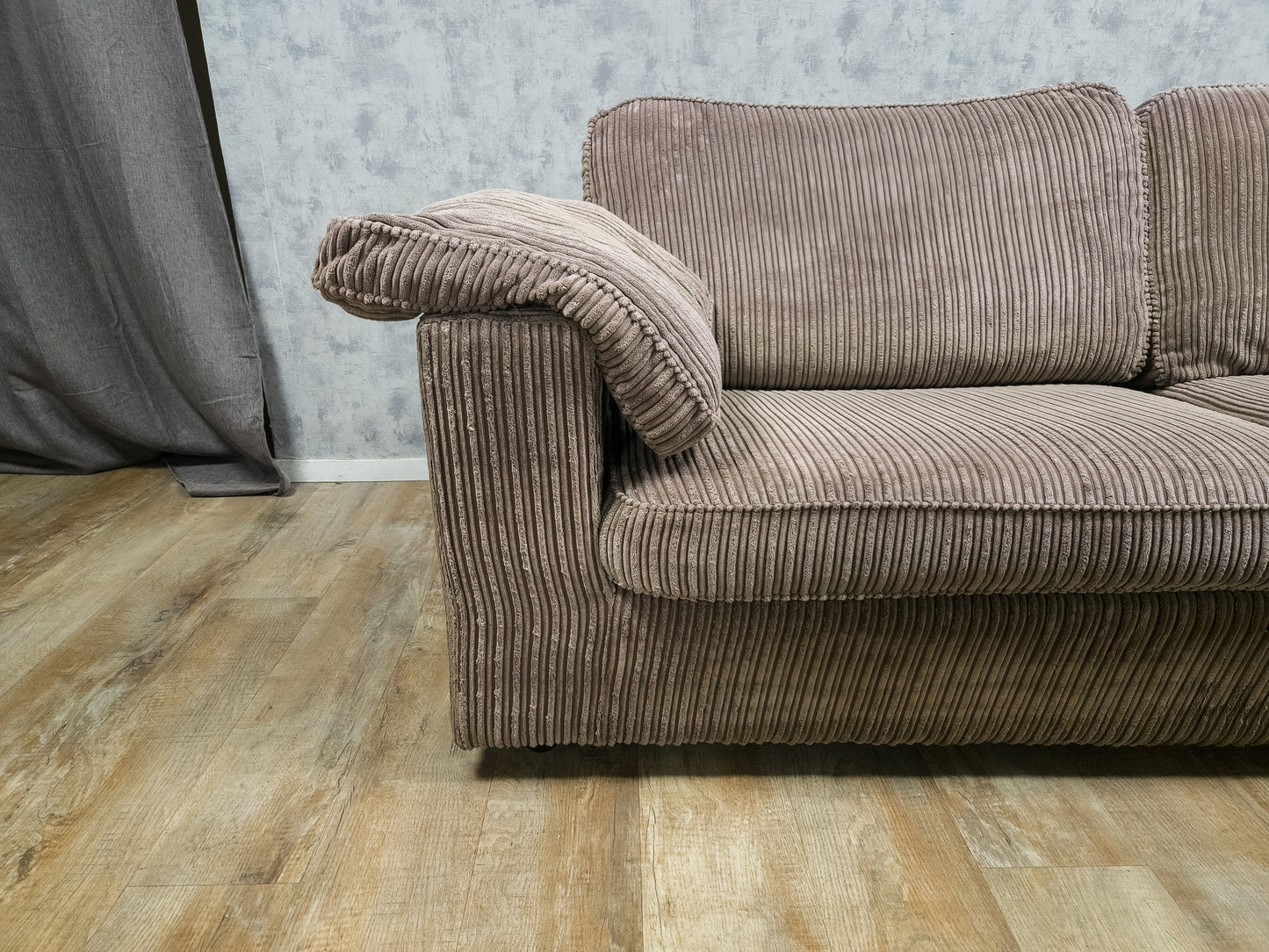 Mooi Taupe Ribstof Hoekbank - BanxteL - 2dehandse Bankstellen