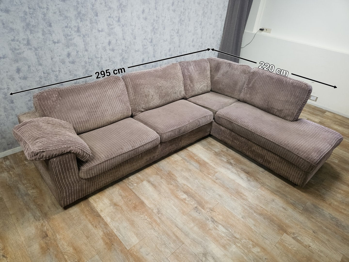 Mooi Taupe Ribstof Hoekbank - BanxteL - 2dehandse Bankstellen