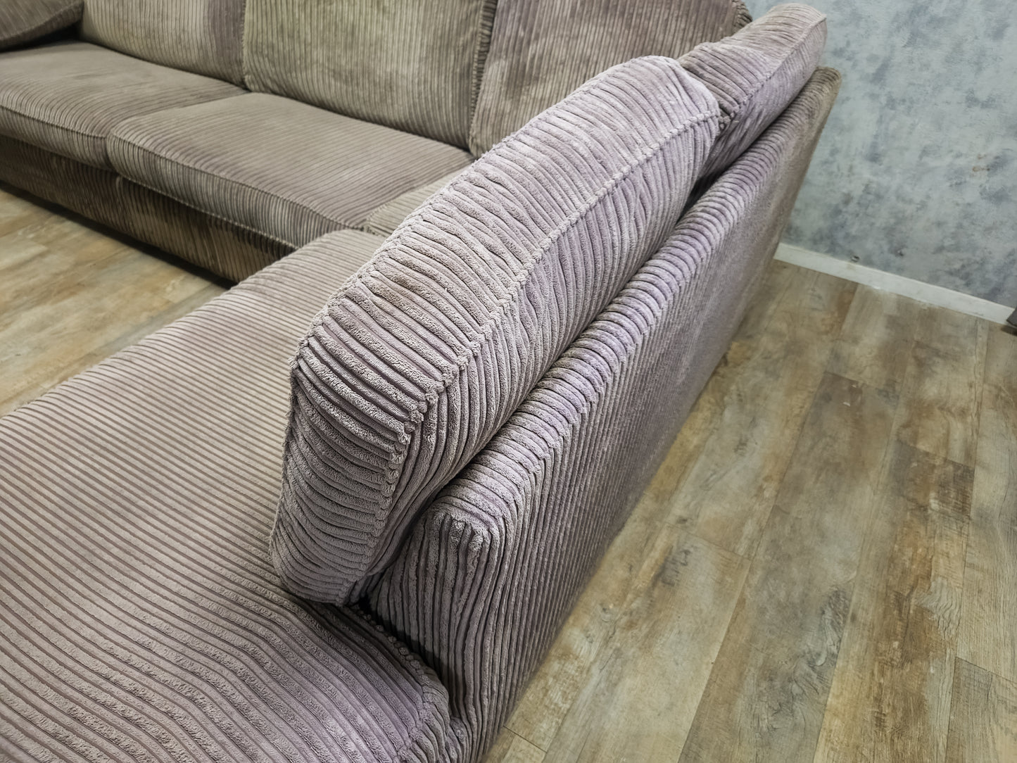 Mooi Taupe Ribstof Hoekbank - BanxteL - 2dehandse Bankstellen