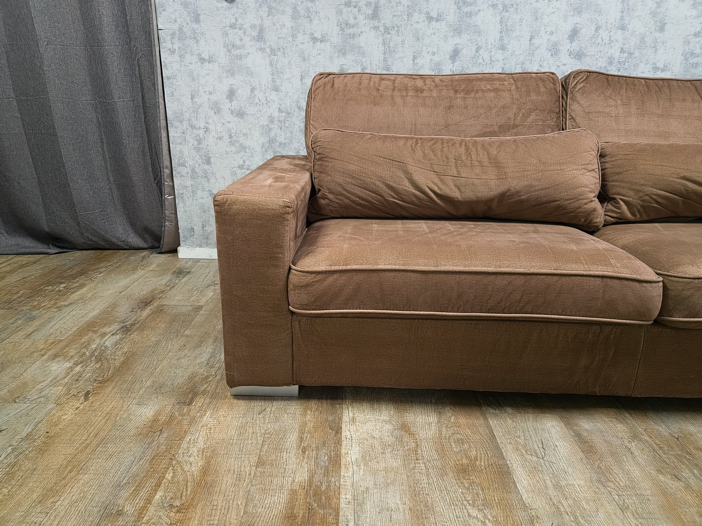 Mooi Groot Taupe Velvet Hoekbank - BanxteL - 2dehandse Bankstellen