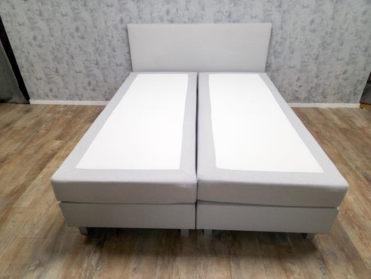 Zeer Prachtig Licht Grijs Boxpring Bed