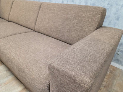 ZEER MOOI TAUPE HOEKBANK met POEF