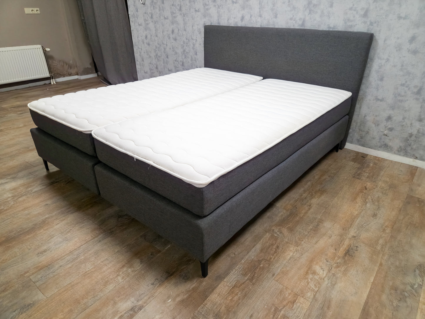 Zeer Mooi Antraciet Boxpring Bed van SWISS SENSE | 180X200