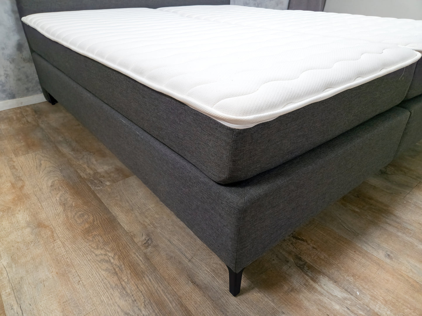 Zeer Mooi Antraciet Boxpring Bed van SWISS SENSE | 180X200