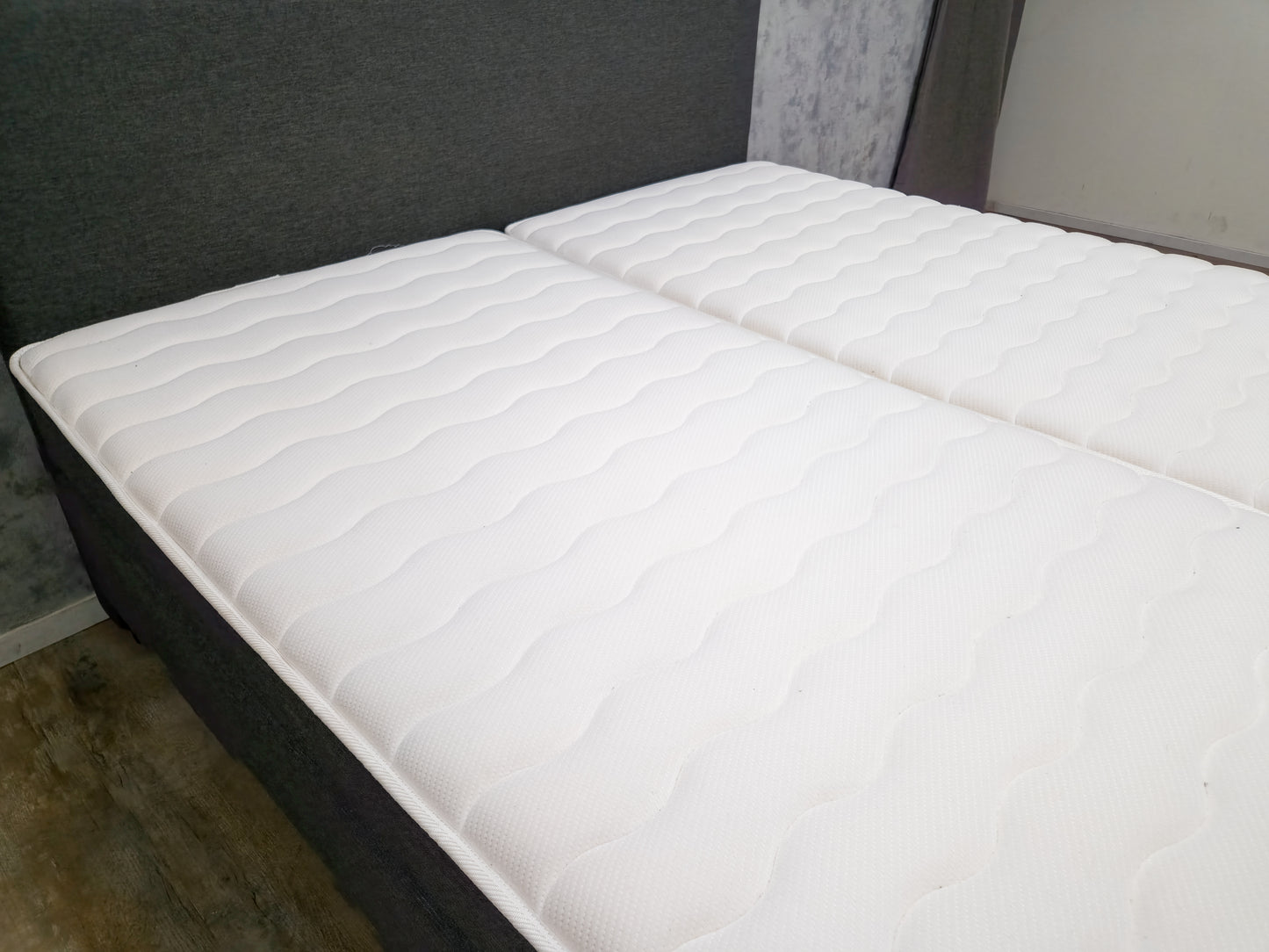Zeer Mooi Antraciet Boxpring Bed van SWISS SENSE | 180X200