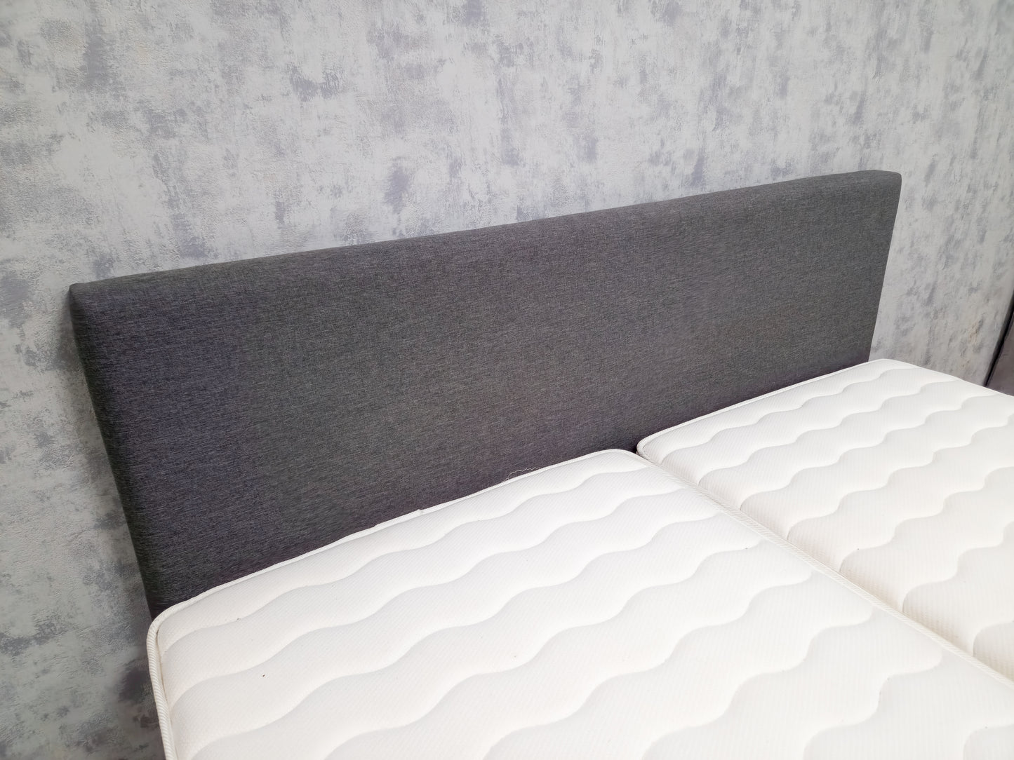 Zeer Mooi Antraciet Boxpring Bed van SWISS SENSE | 180X200