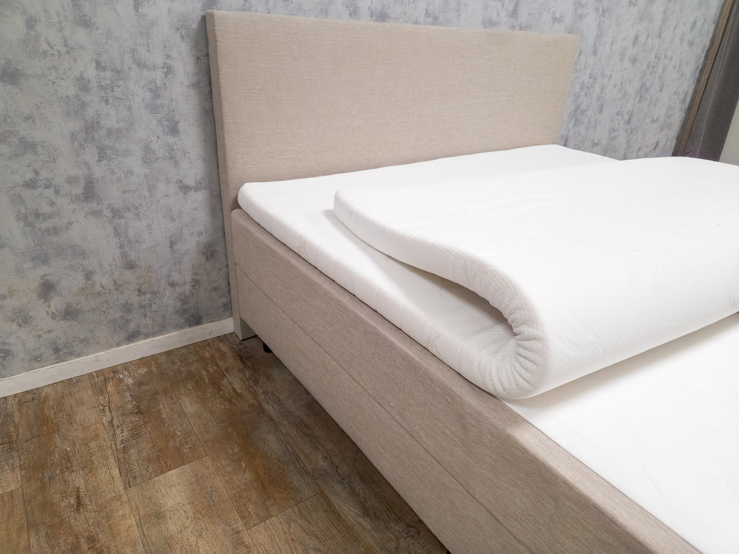 Zeer Mooi BEIGE Boxpring Bed met Topper | 160X200