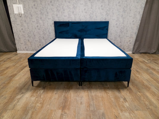 Zeer Mooi Blauwe Velvet Boxpring Bed | 180X200