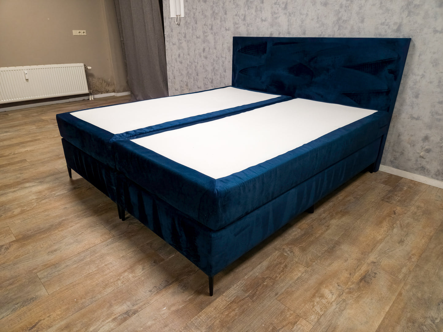 Zeer Mooi Blauwe Velvet Boxpring Bed | 180X200