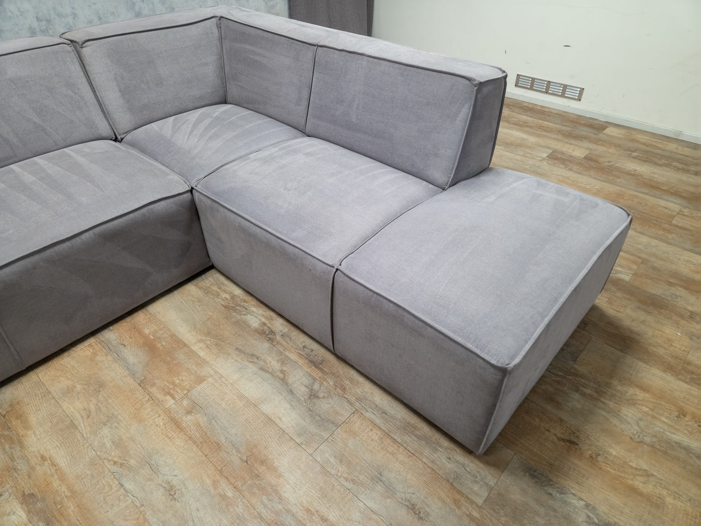 Grijze Rechterhoek Bank – 2e Hands Moderne Hoekbank voor Woonkamer