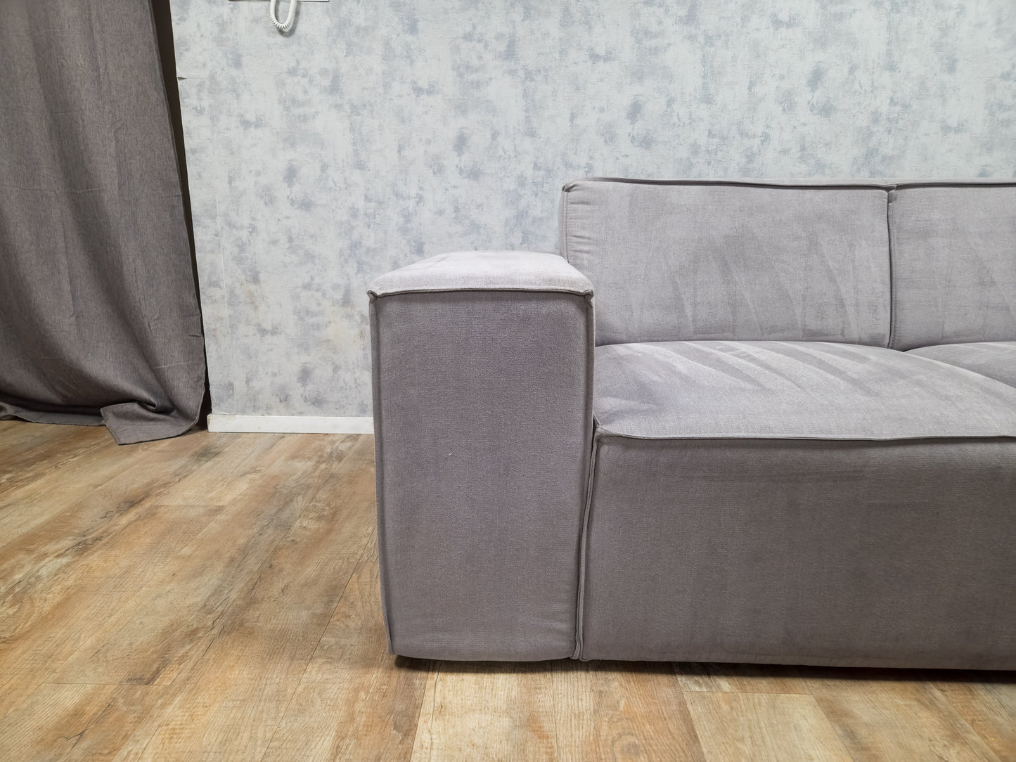 Grijze Rechterhoek Bank – 2e Hands Moderne Hoekbank voor Woonkamer