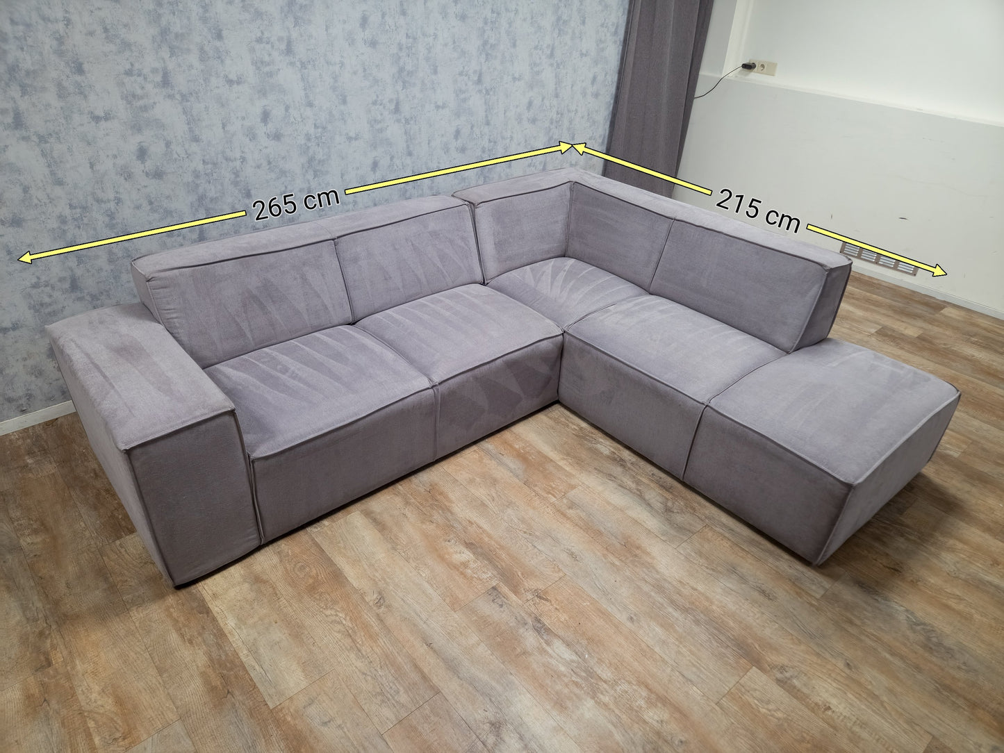 Grijze Rechterhoek Bank – 2e Hands Moderne Hoekbank voor Woonkamer