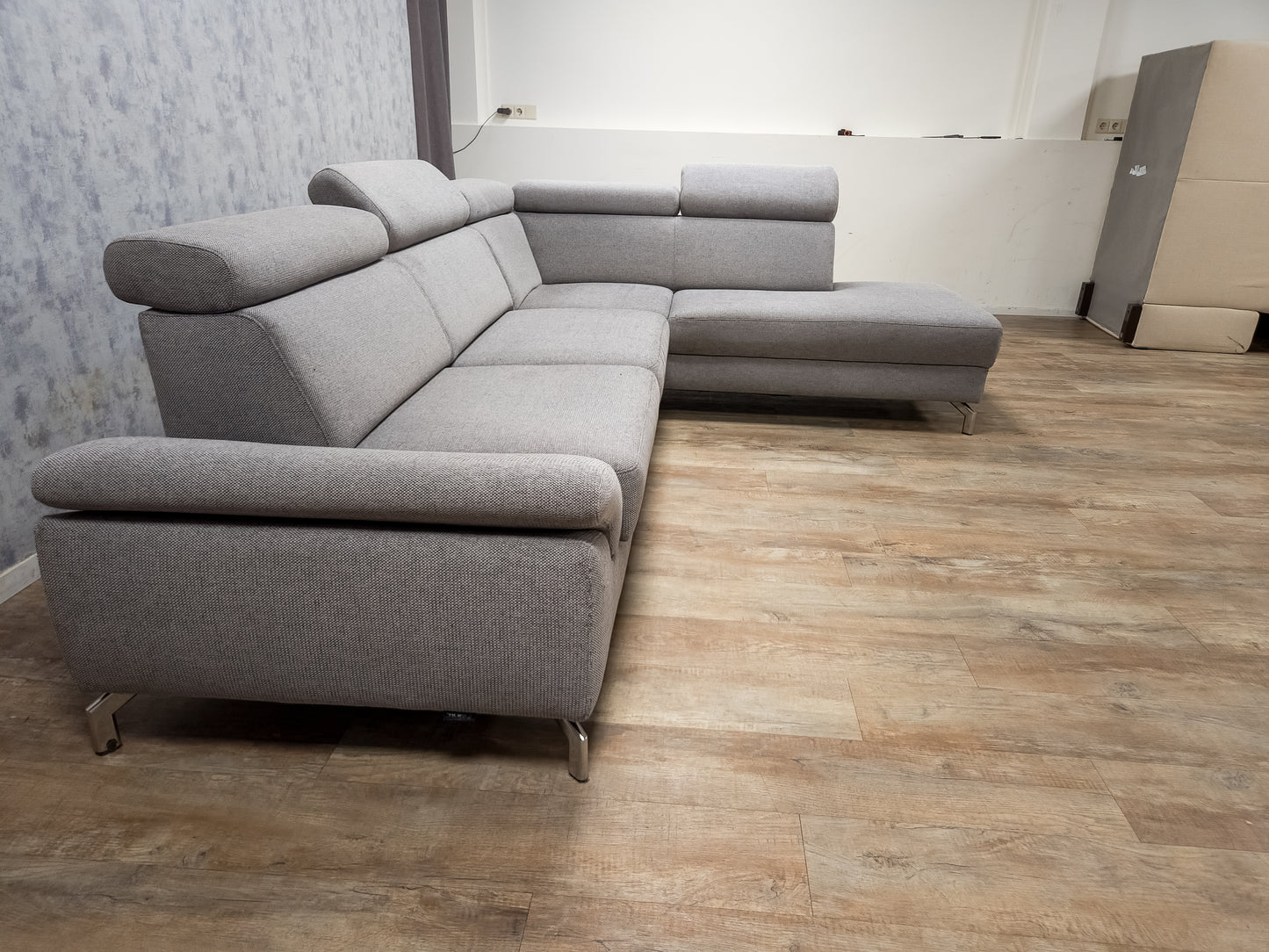 MONTEL Grijze Hoekbank met Verstelbare Hoofdsteunen