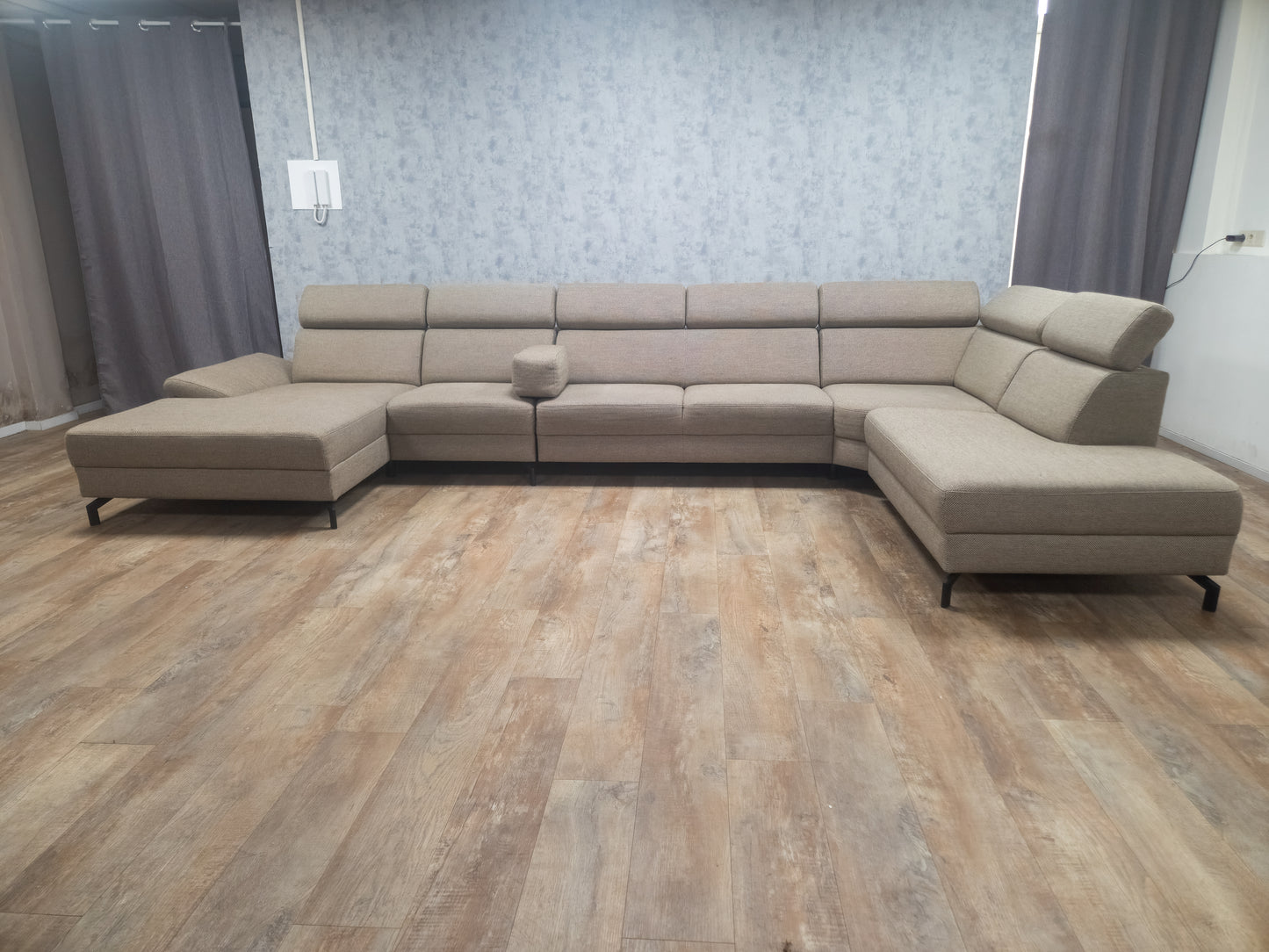 Luxe XXL Grote Beige MONTEL U-Bankstel – Design & Verstelbare Hoofdsteunen