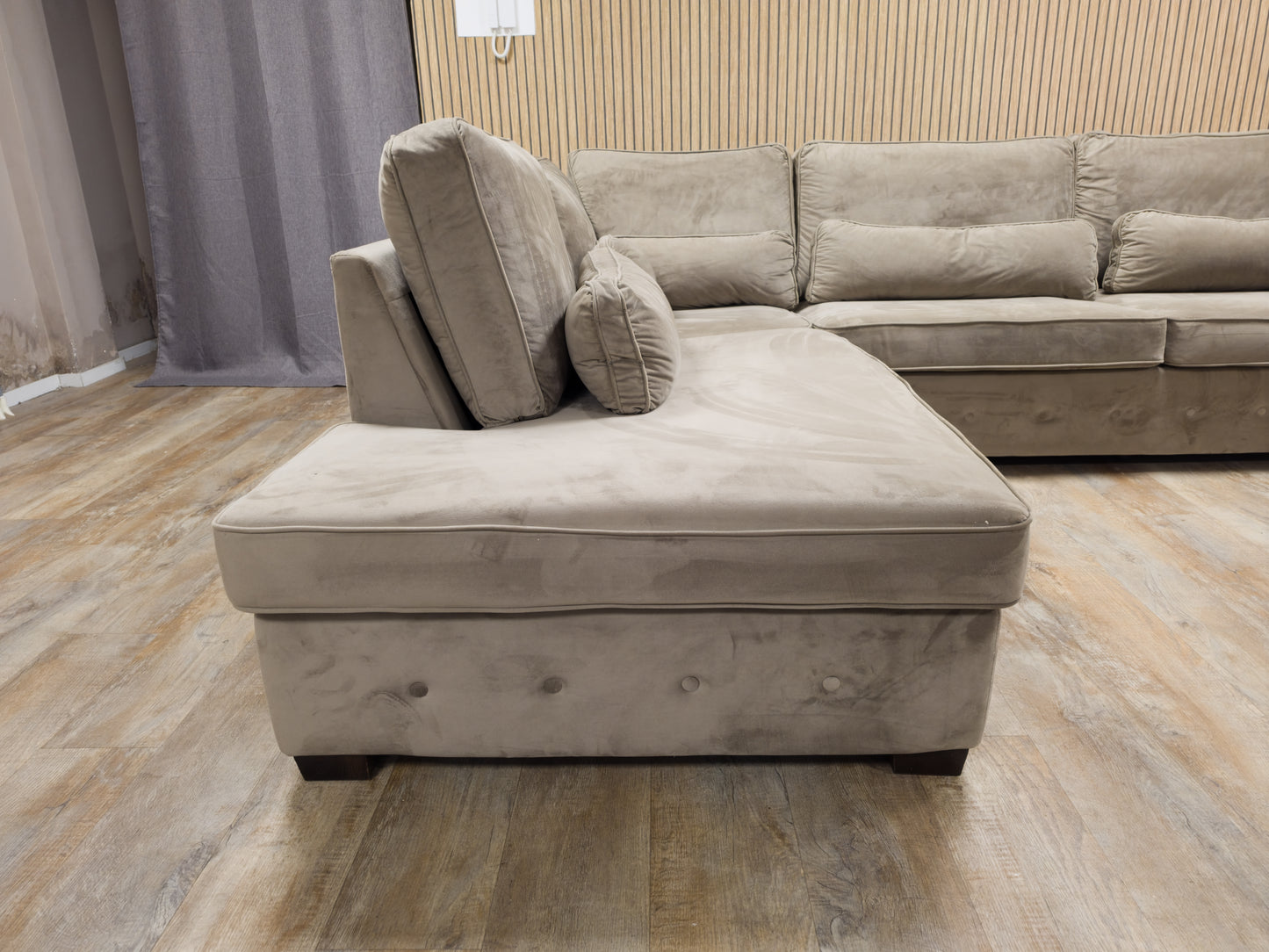 PRACHTIGE LUXE TAUPE SUEDE Hoekbank - NIEUWESTAAT !!!!