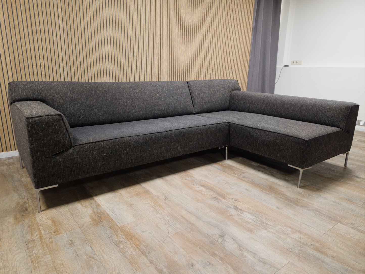 Zeer Mooie BRUIN ANTRACIET Hoekbank van DESIGN ON STOCK BLOQ