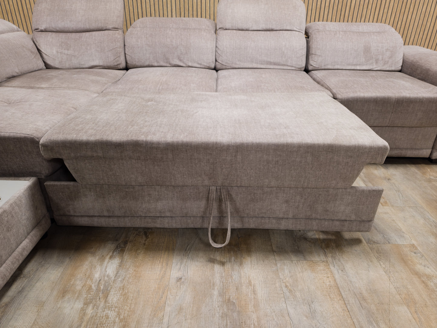 Zeer Mooi Groot Taupe Velvet Hoekbank met Slaapfunctie