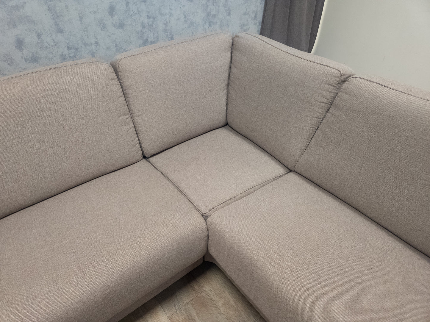 Zeer Mooi Licht Taupe Hoekbank van H&H